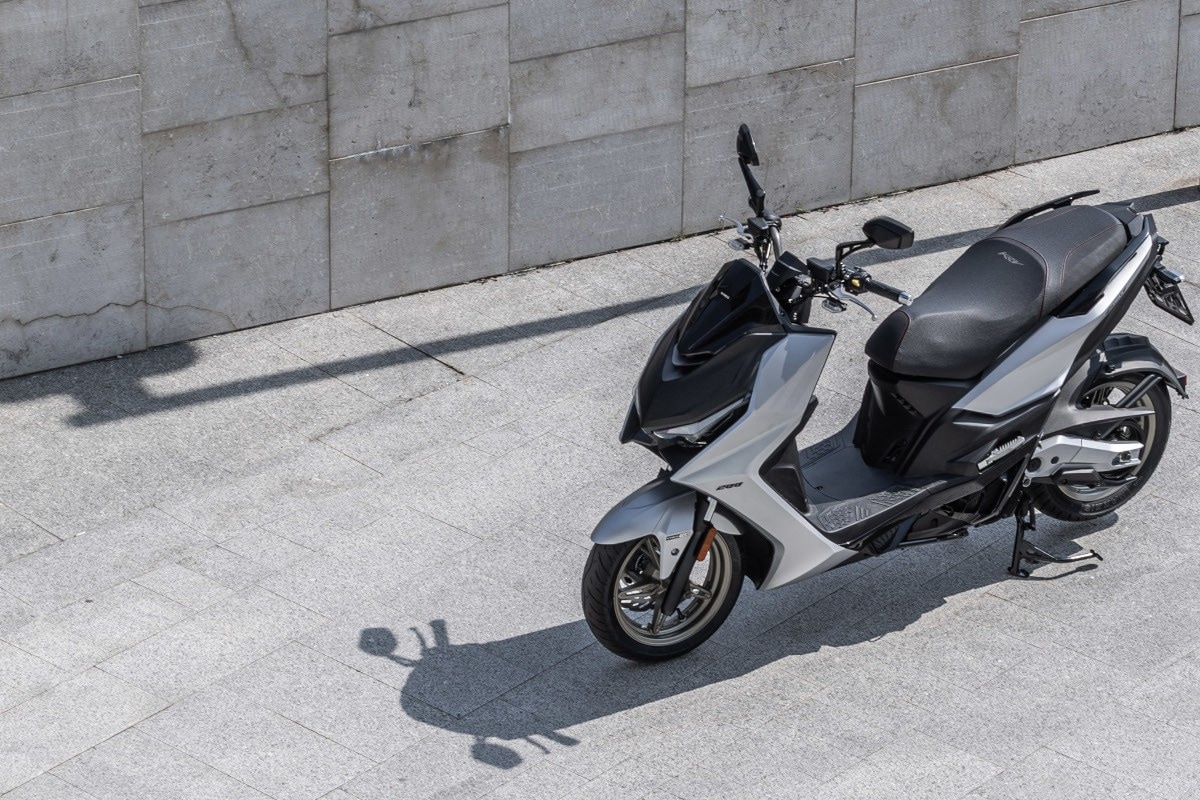 Kymco Presenta Il Nuovo Scooter Sportivo Krv Dueruote